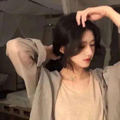 地板下的小矮人